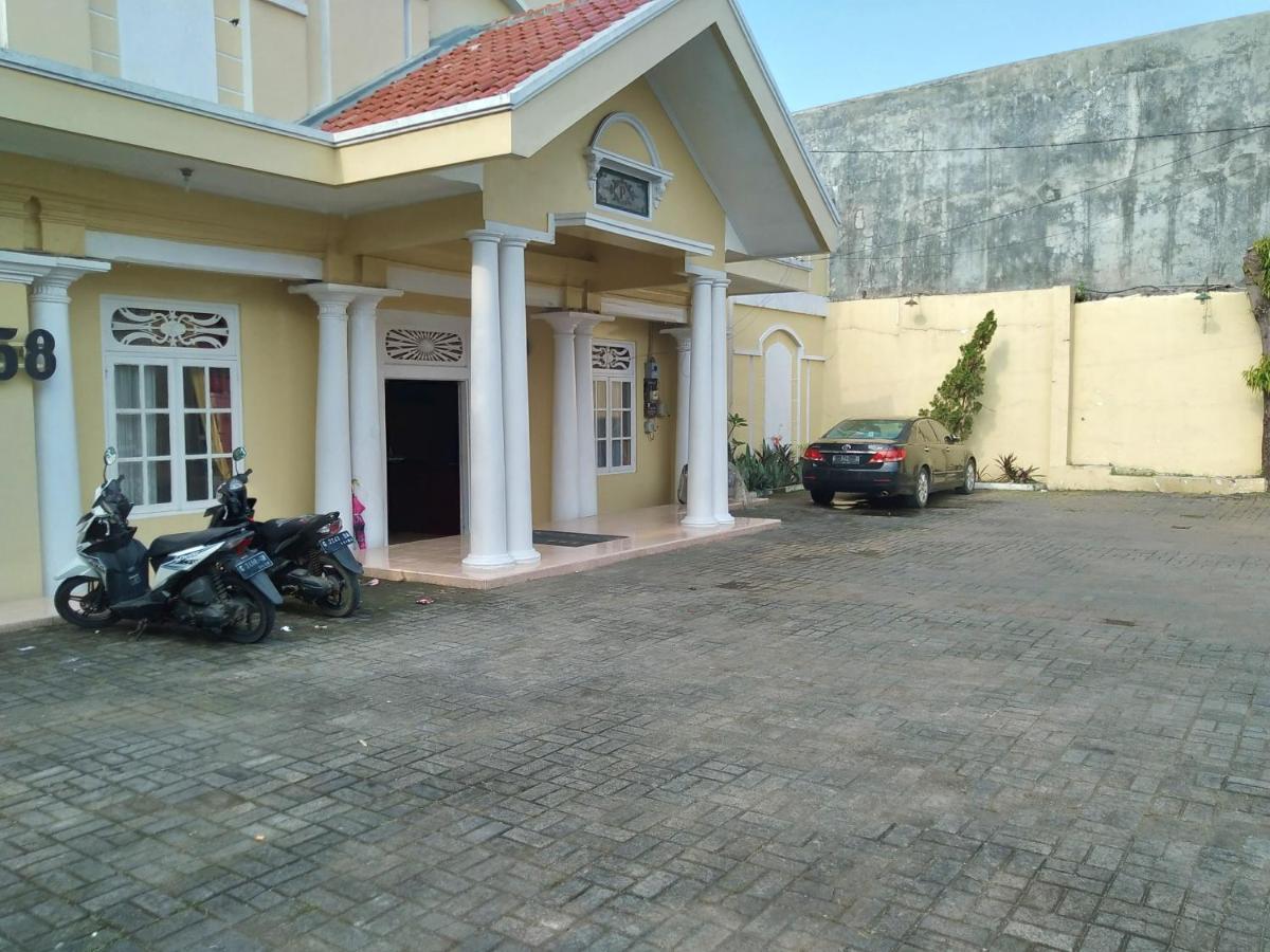 Hotel Pekalongan Syariah Mitra Reddoorz Εξωτερικό φωτογραφία