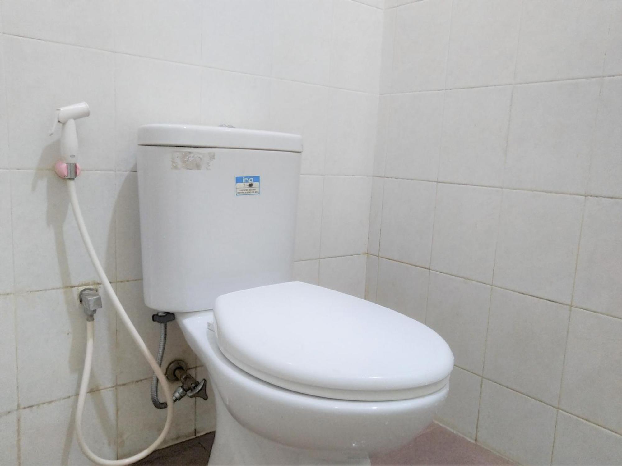 Hotel Pekalongan Syariah Mitra Reddoorz Δωμάτιο φωτογραφία