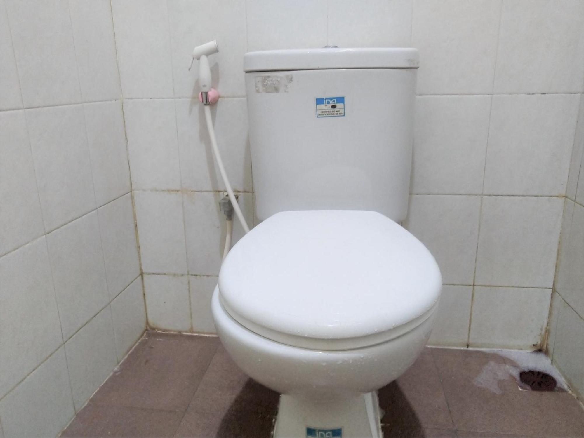 Hotel Pekalongan Syariah Mitra Reddoorz Δωμάτιο φωτογραφία