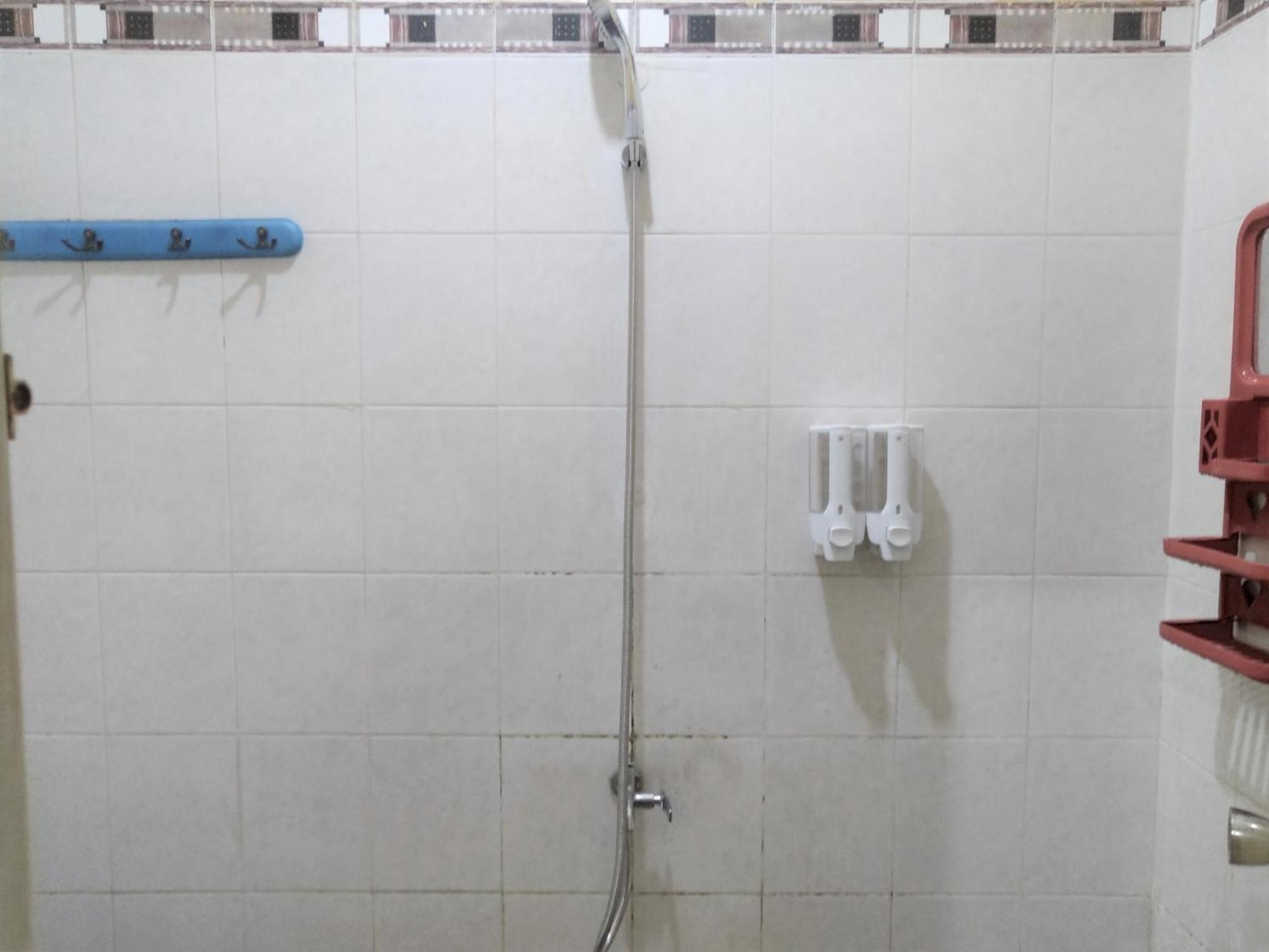 Hotel Pekalongan Syariah Mitra Reddoorz Δωμάτιο φωτογραφία