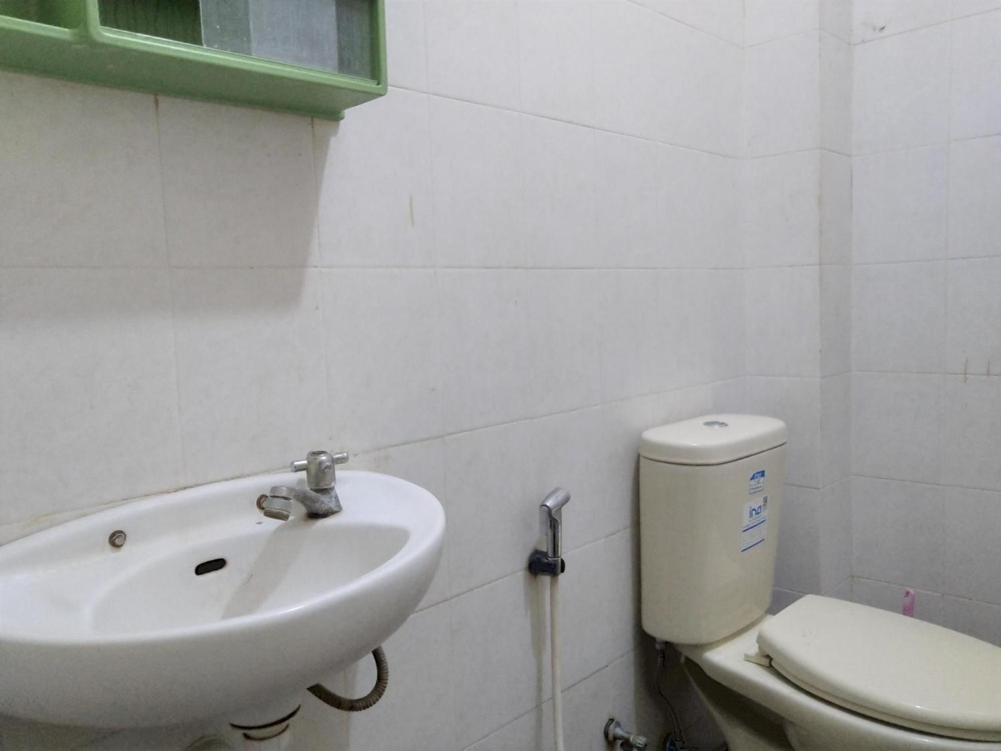Hotel Pekalongan Syariah Mitra Reddoorz Δωμάτιο φωτογραφία